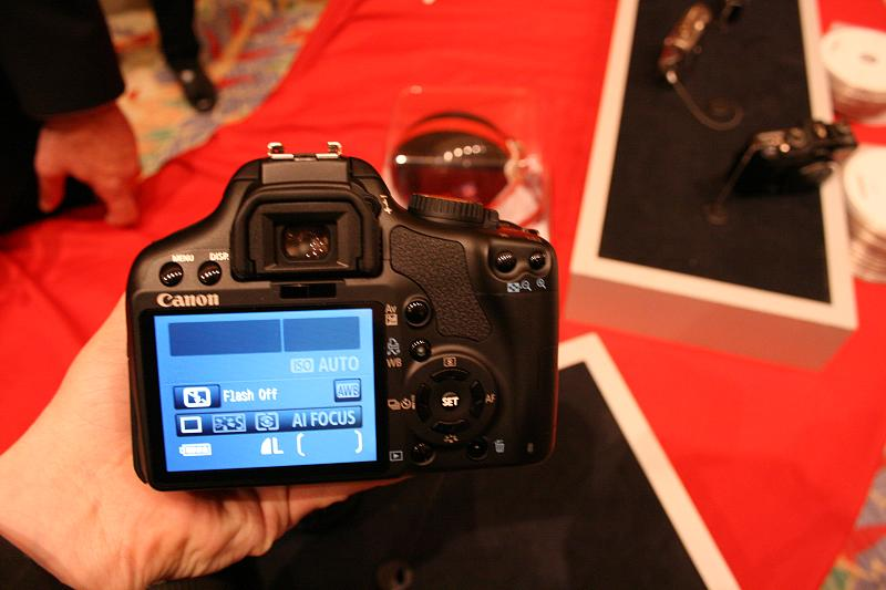Illustration for article titled First Canon EOS Digital Rebel XSi Hands On: Your XTi Is Now Junk